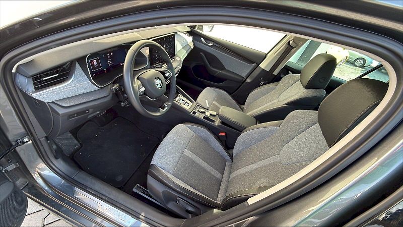 Škoda Octavia (2024) COMBI TOP SELECTION 2,0 TDI 11 - fotka 16 z 22