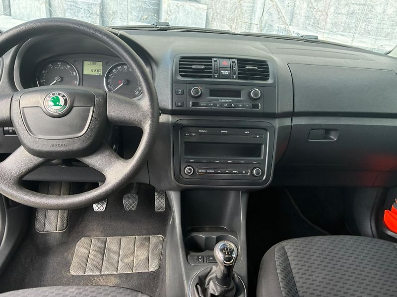 Škoda Fabia (2010) 1.2TSi,63KW,VYHŘ.SEDADLA,TEMP. - fotka 10 z 21