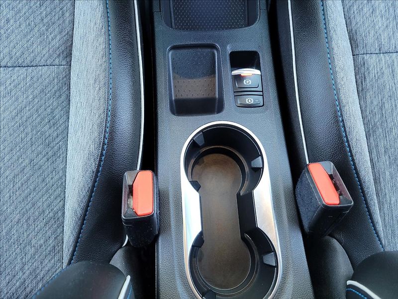 Renault Captur 1,6 E-Tech PHEV Intense - fotka 36 z 49