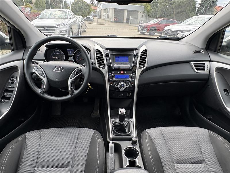 Hyundai i30 1,6 CRDi MT  kombi Weekend - fotka 11 z 16
