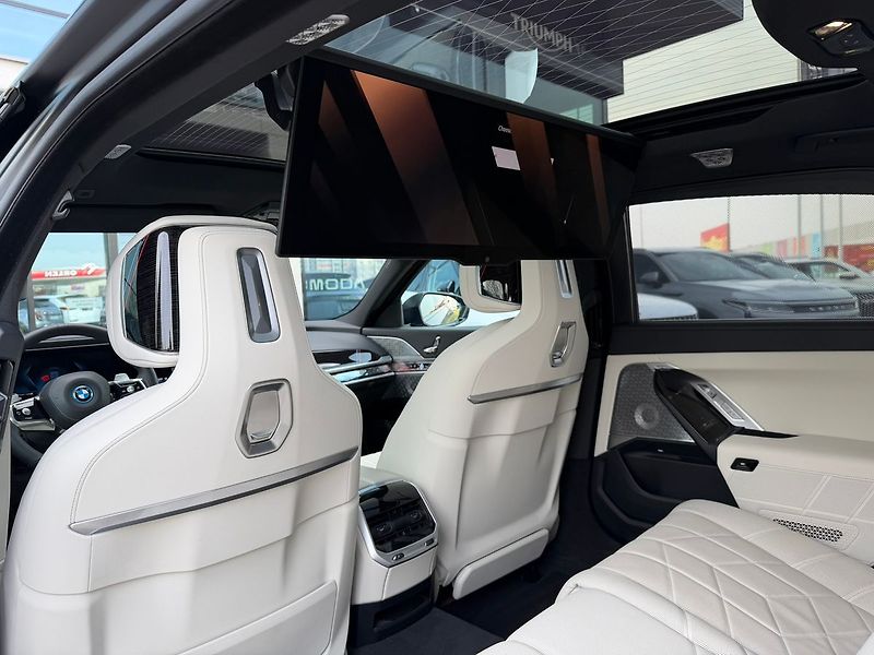 BMW Řada 7 750e xDrive 07/2025 TV - fotka 21 z 31