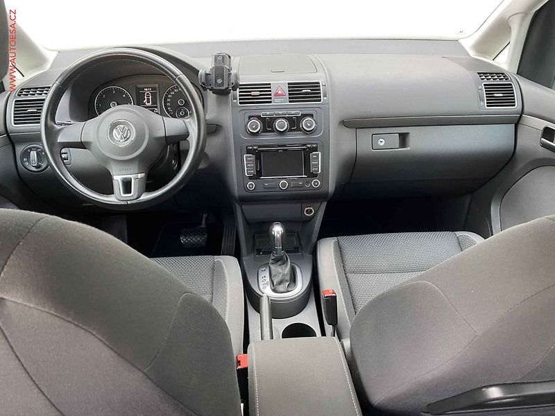 Volkswagen Touran (2013) 2.0 TDi, Comfortline, DSG - fotka 8 z 17