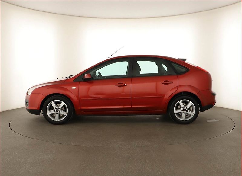 Ford Focus (2007) 1.6 16V, po STK, rezervace - fotka 3 z 13