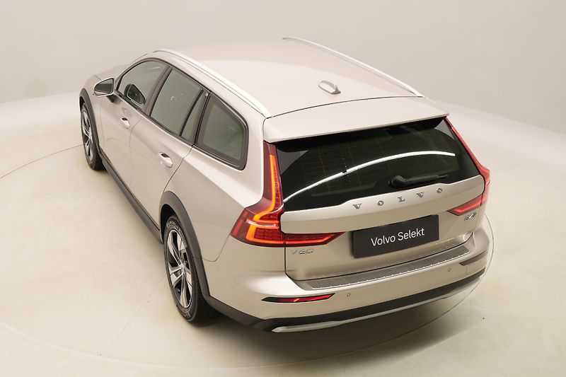 Volvo V60 CC B4 AWD CORE AUT CZ - fotka 17 z 54