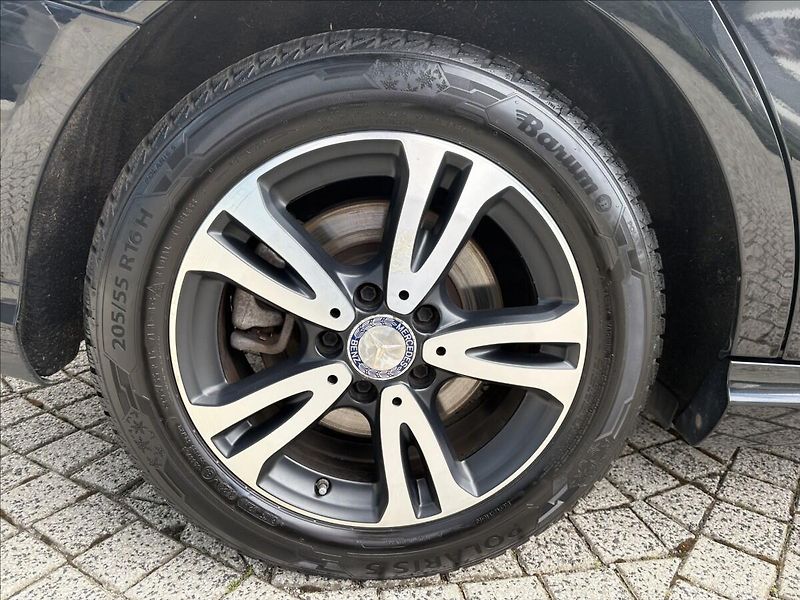 Mercedes-Benz CLA 1,6 180 SB ČR 1.maj - fotka 8 z 16