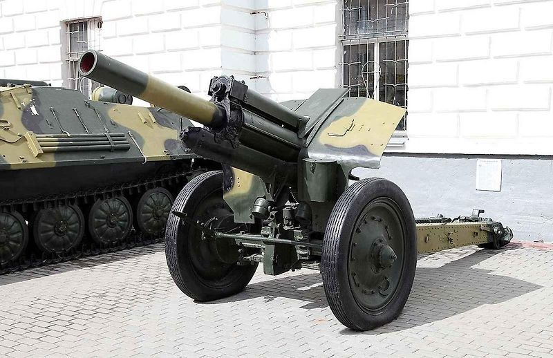 Tahač Ja-12 umístěný v Jaroslavli, kde se vyráběl.