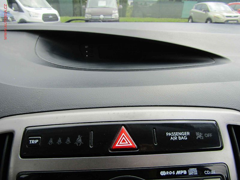 Hyundai i20 (2013) 1.3i, AC, TZ - fotka 13 z 16
