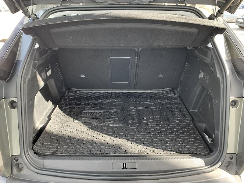 Peugeot 3008 ALLURE 2.0 BlueHDi 110kW MAN6 - fotka 5 z 20