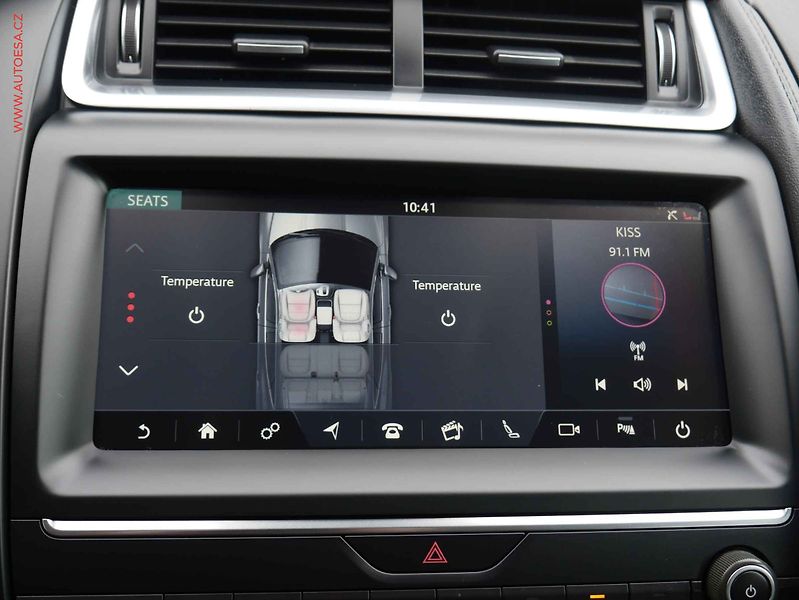 Jaguar E-Pace (2018) 2.0 D, LED, navi, kamera - fotka 12 z 20