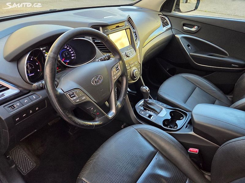 Hyundai Santa Fe (2014) 2.2 CRDI Aut 4x4 Max Výbava - fotka 23 z 33