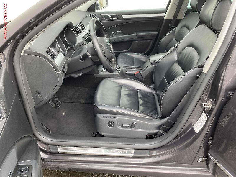 Škoda Superb (2010) 2.0TDi, DSG, xenon, park - fotka 9 z 19