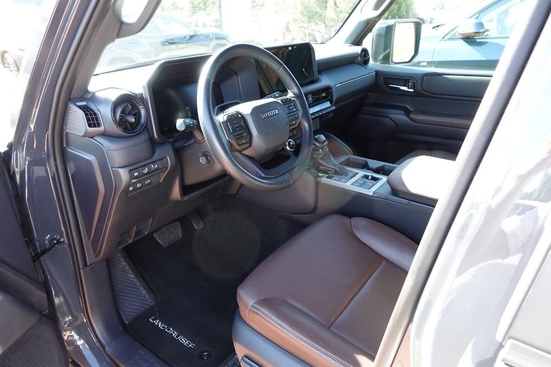 Toyota Land Cruiser 2.8D4-D  8 AT Invincible - fotka 11 z 39