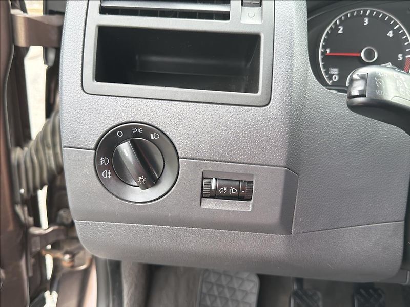 Volkswagen Multivan 2,0 TDi 103 Kw California - fotka 19 z 25