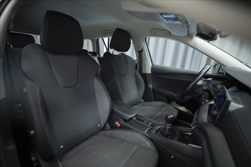 Škoda Octavia 2,0 TDI VÝHŘEV ČR 2x KOLA - fotka 8 z 35