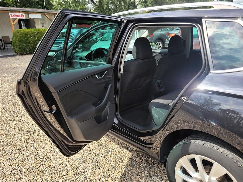 Škoda Kamiq 1,0 TSI,TFT,NAVI,VÝHŘEV,KLIMA - fotka 13 z 50