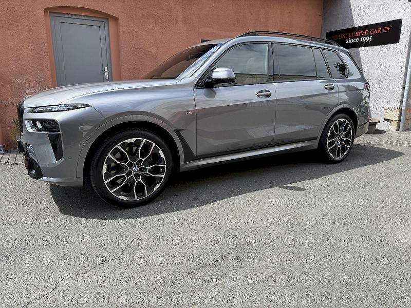 BMW X7 xDrive40d M-PRO Indiv. FULL - fotka 2 z 56