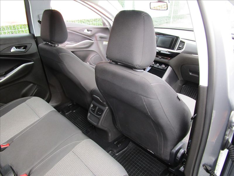 Opel Grandland 1.5CDTi 96kW AT8, aut. klima, - fotka 23 z 41