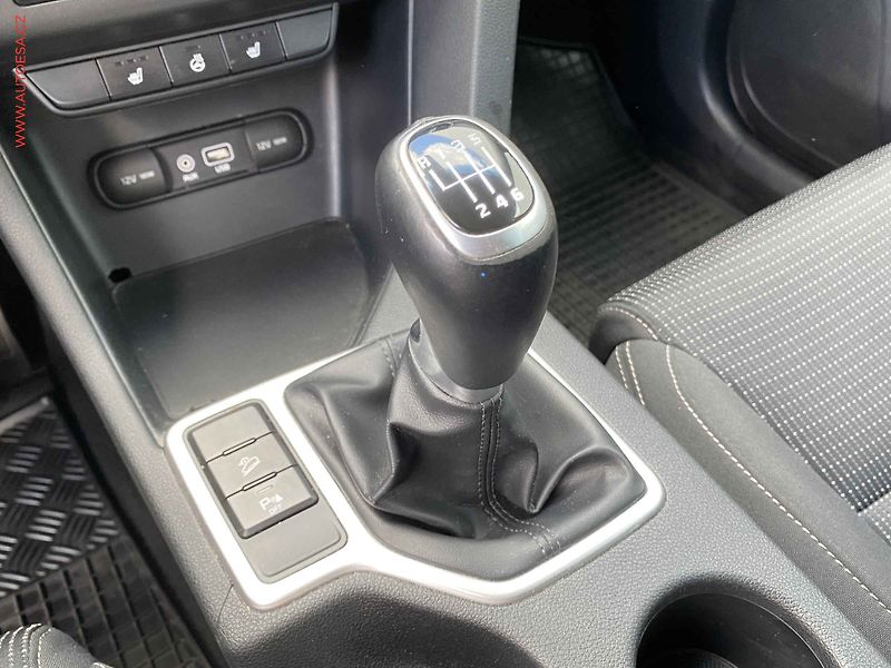Kia Sportage (2017) 1.6 GDi, ČR, Active, navi - fotka 16 z 18