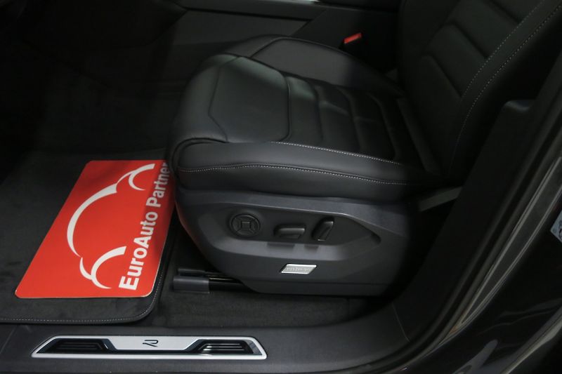 Volkswagen Touareg (2024) R-Line 3,0TDI 210kW Nez. top. - fotka 12 z 42