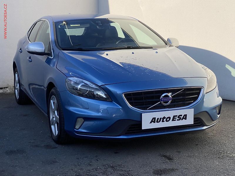 Volvo V40 (2015) 2.0 D2, 1.maj, R-design, navi - fotografie inzerátu