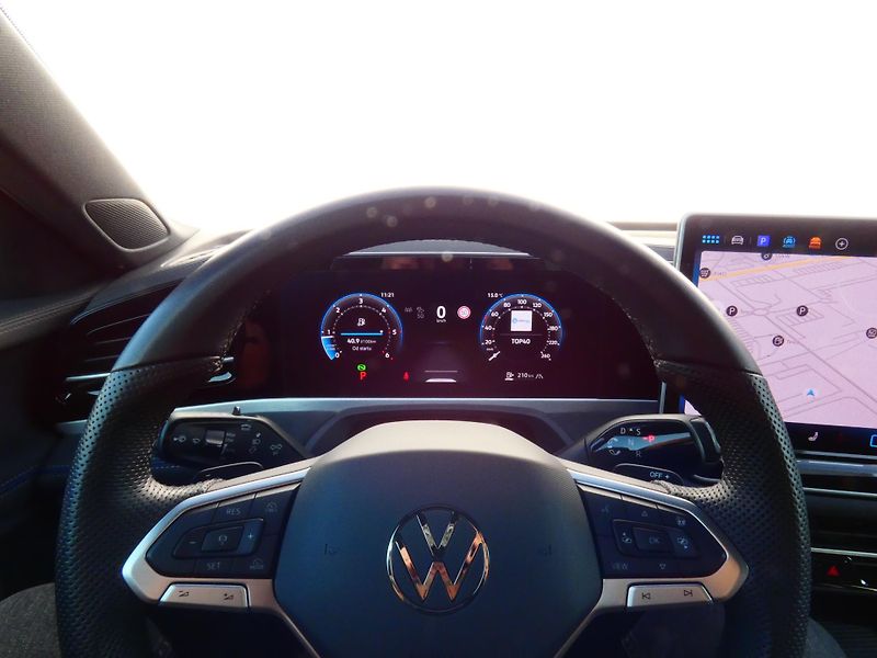 Volkswagen Passat (2024) R-Line 2.0 142KW 4MOTION - fotka 23 z 30