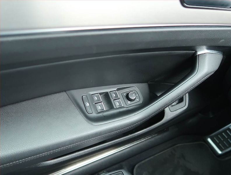 Volkswagen Passat (2018) Highline 2.0 TDI, Automat - fotka 17 z 17