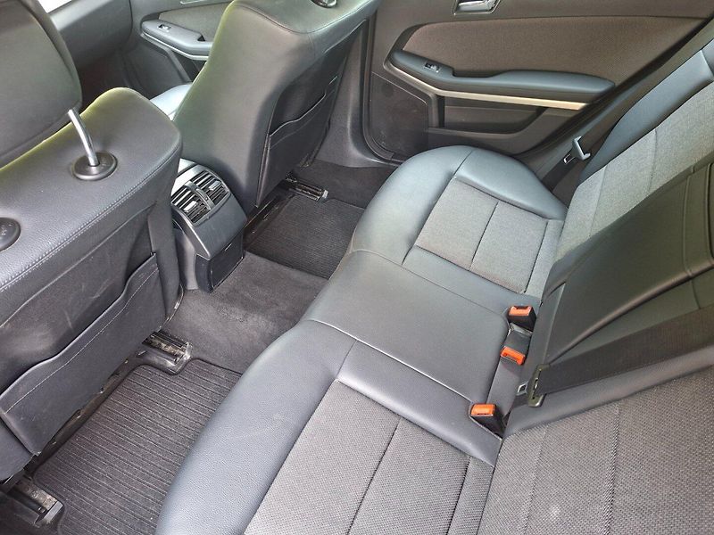 Mercedes-Benz Třídy E (2011) E 250 CDI 150kW 4MATIC - fotka 31 z 41