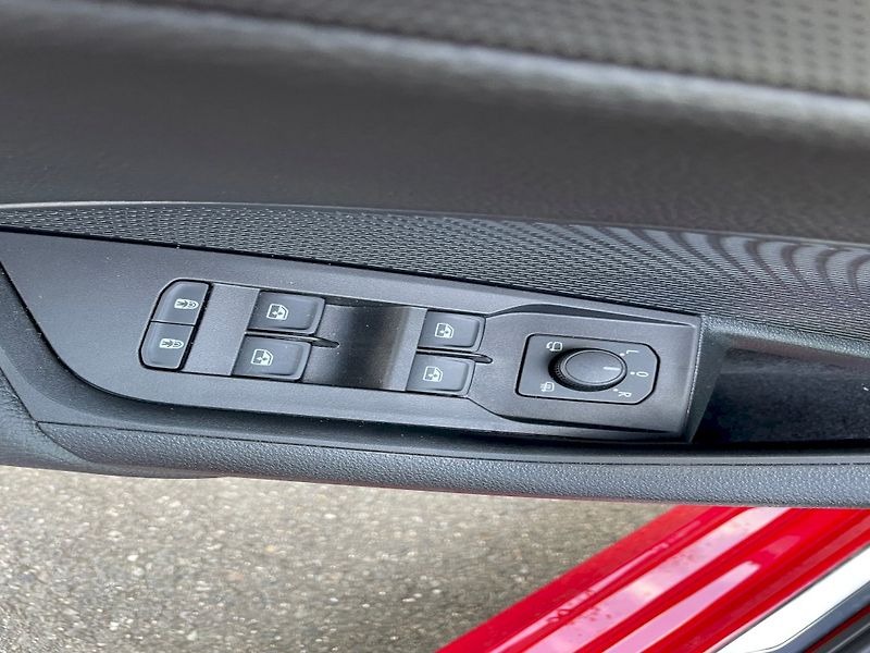 Škoda Octavia (2025) COMBI SPORTLINE 1,5 TSI M-HEV - fotka 29 z 50