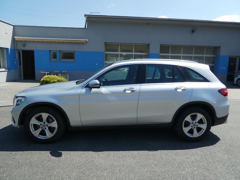 Mercedes-Benz GLC 350D 190kW 4x4  panorama závěs - fotka 6 z 15