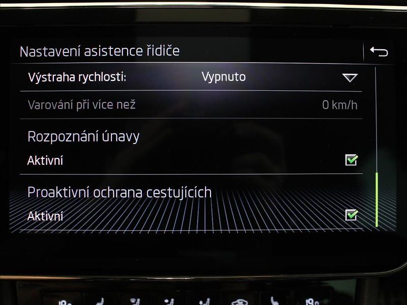 Škoda Superb 2,0 TDi 140kW 4x4 Style Plus - fotka 17 z 31