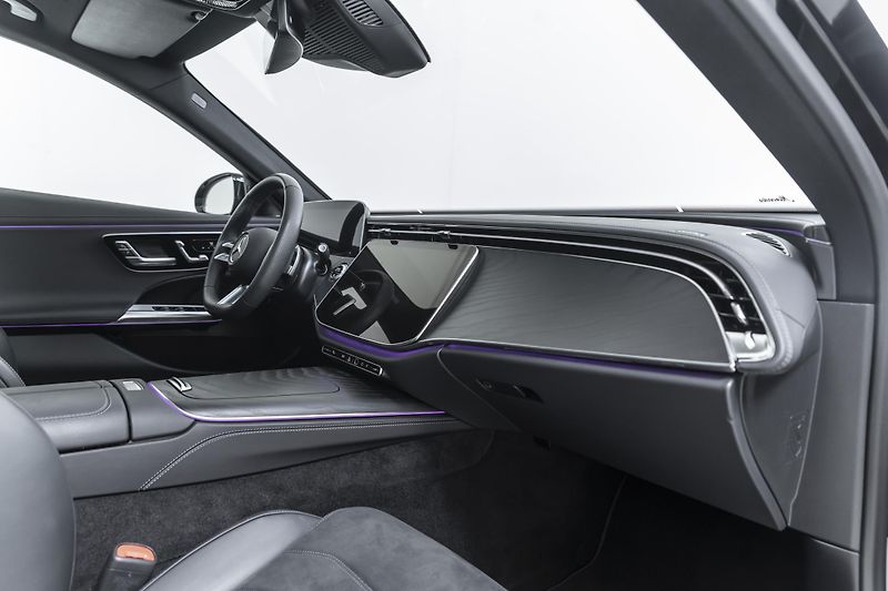 Mercedes-Benz Třídy E 220d 4M*AMG*záruka - fotka 12 z 34