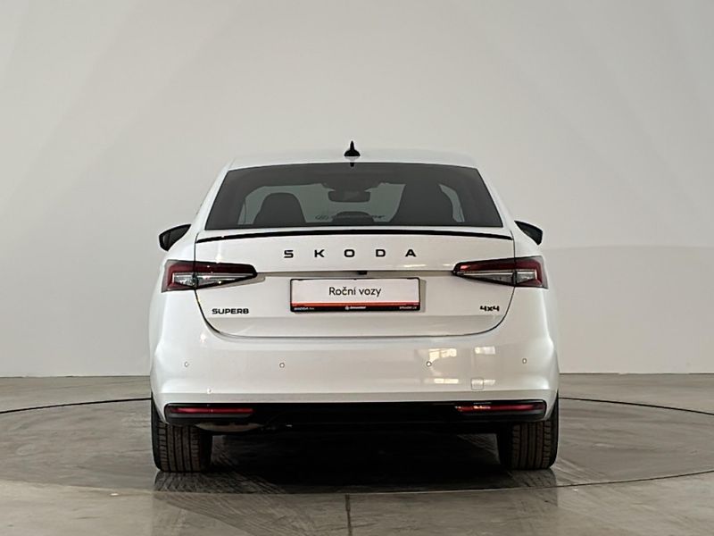 Škoda Superb Sportline 4x4 DSG - fotka 17 z 30