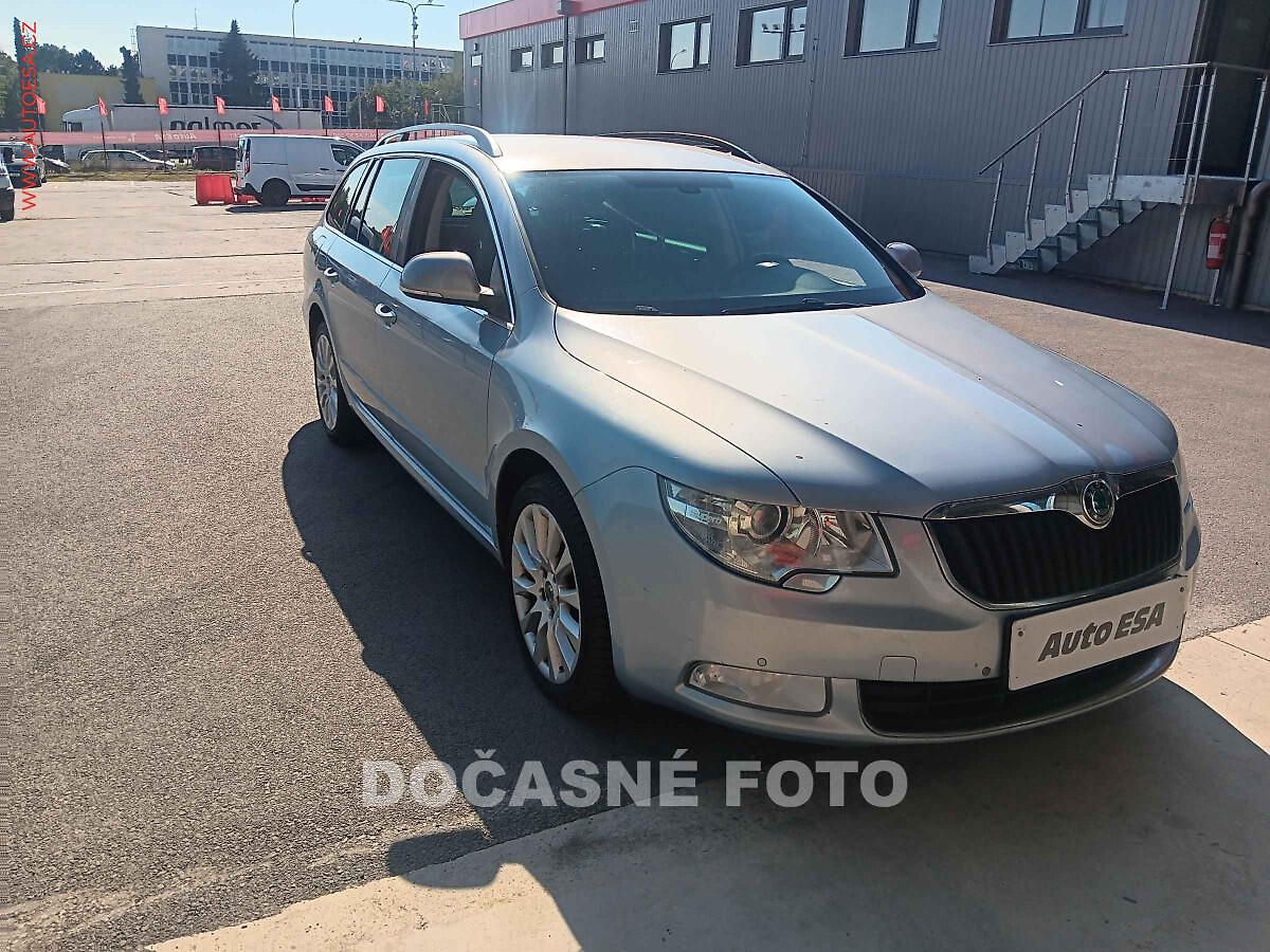 Škoda Superb 2.0 TDi, ČR, servis.kniha