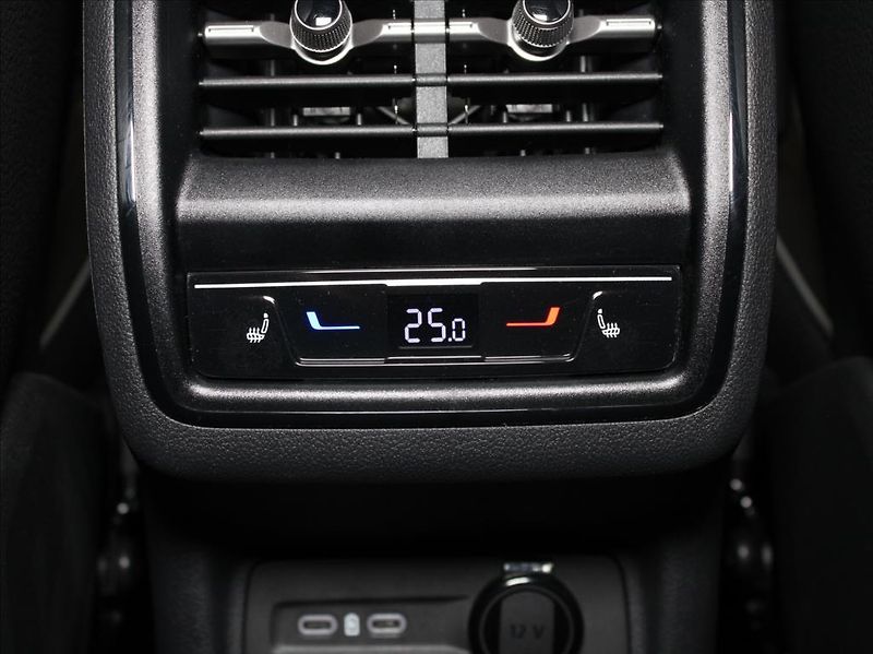Škoda Kodiaq 2,0 TDI 4x4 Sportline 22tkm.TZ - fotka 27 z 33
