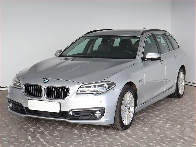 BMW Řada 5 (2013) 530d xDrive, 4X4, Automat - fotka 2 z 27