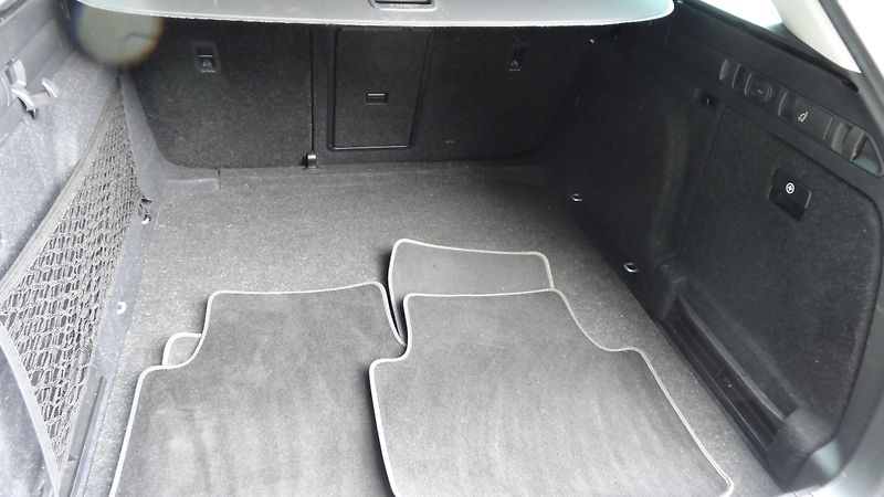 Škoda Superb Kombi 2.0TDi DSG Style plus - fotka 4 z 40