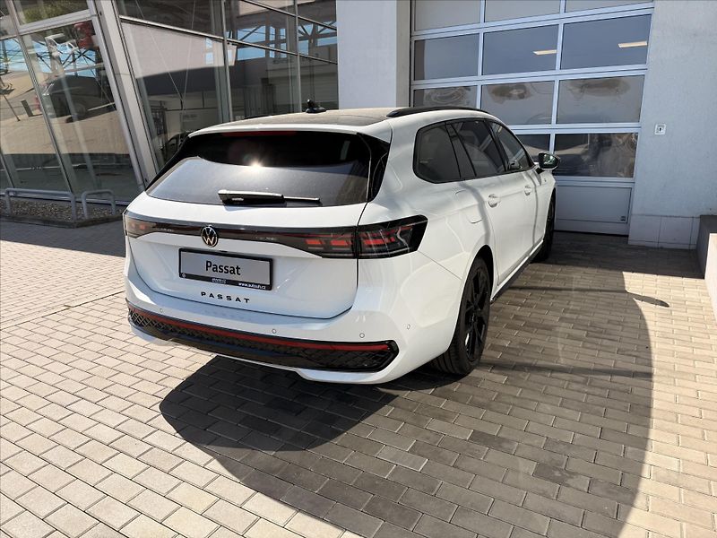 Volkswagen Passat (2026) 2,0 TSI 195kW 7DSG  R-Line Peo - fotka 5 z 23
