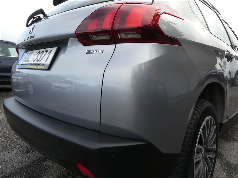 Peugeot 2008 1,2 PureTech 81kW AUTOMAT, ČR - fotka 10 z 38