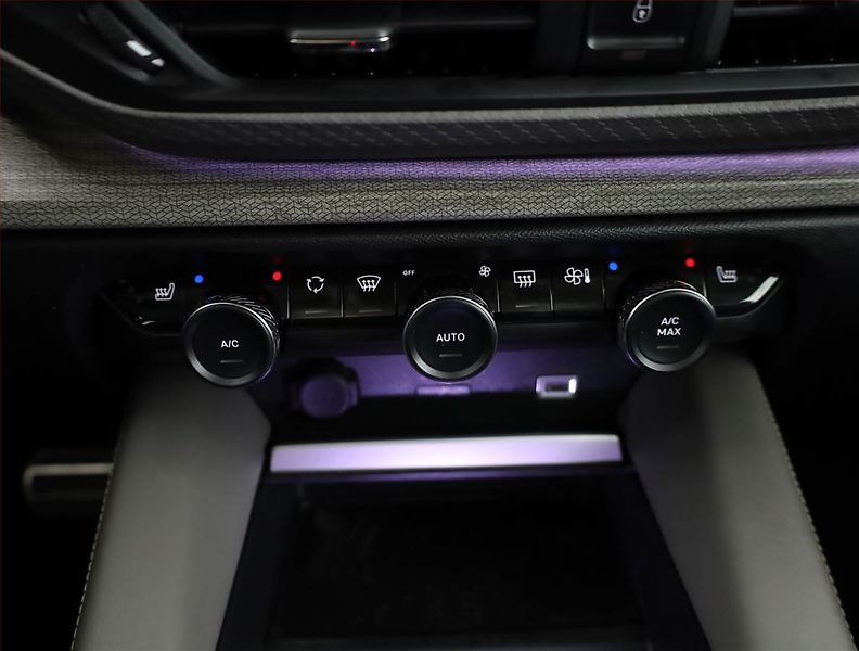 Citroën C5 X (2022) Plug-in Hybrid 225 - fotka 19 z 23