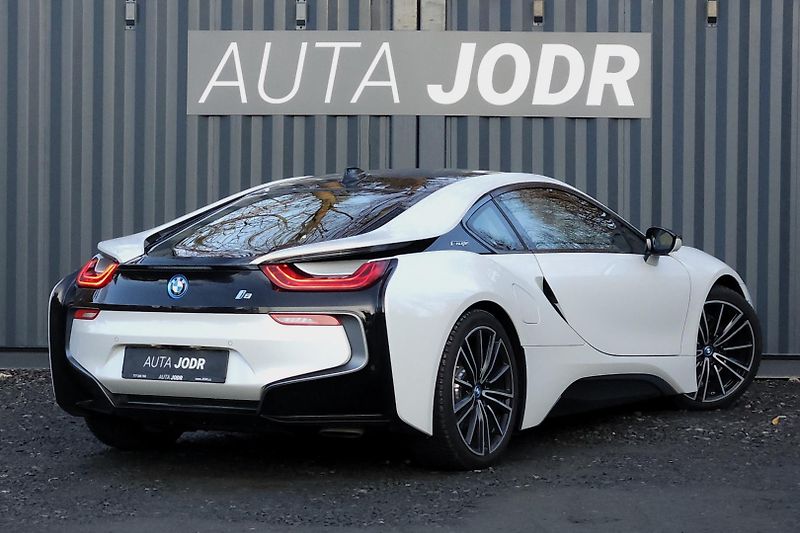 BMW i8 Coupe, Facelift, Lasery - fotka 7 z 31