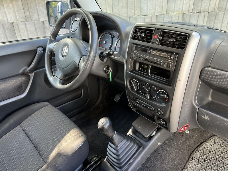 Suzuki Jimny 1.3 16v 63 kW 72.000KM 1.MAJ - fotka 7 z 14