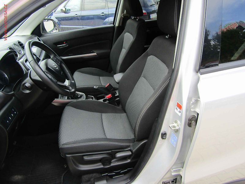 Suzuki Vitara (2022) 1.4 BJet, ČR, Premium, STK3 - fotka 9 z 16