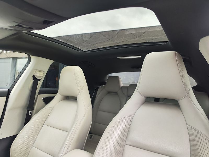 Mercedes-Benz CLA CLA200/130kW AMG LINE AT - fotka 13 z 26