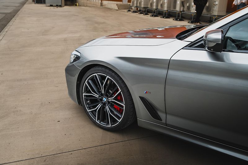 BMW Řada 5 (2020) M550i xdrive - fotka 5 z 19
