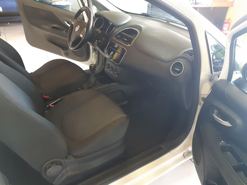 Fiat Punto 1.2 i KLIMA - fotka 11 z 17