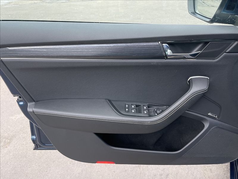 Škoda Superb 1,4 TSI DSG Style ACC+NAVI  iV - fotka 15 z 24