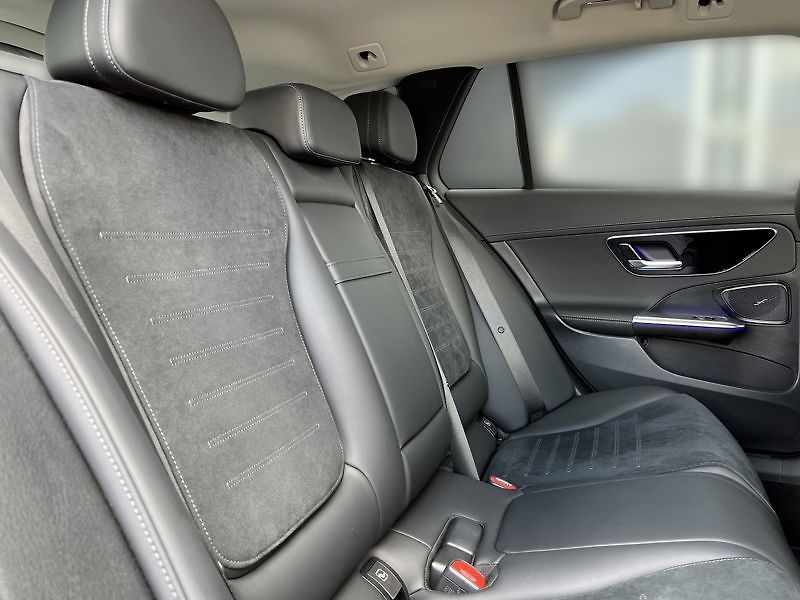 Mercedes-Benz Třídy C 300 e kombi AMG Line - fotka 20 z 21