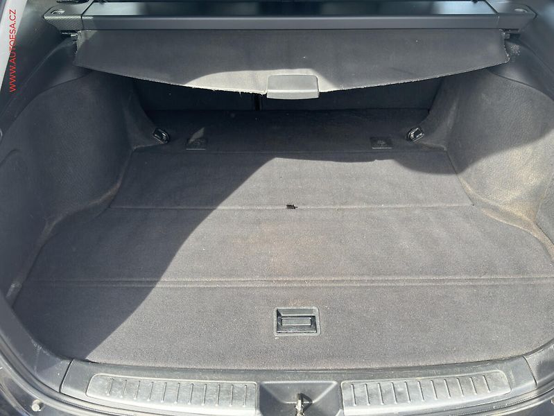 Toyota Avensis (2003) 1.8i, AC, TZ - fotka 7 z 17
