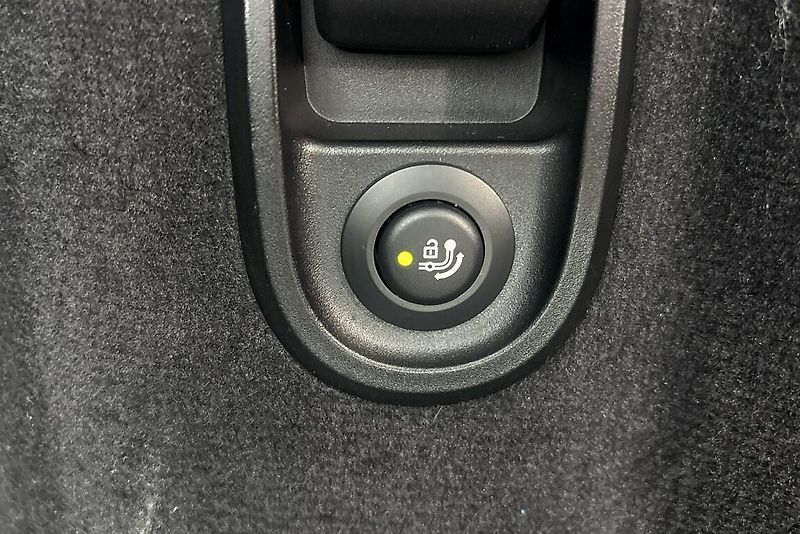 BMW Řada 5 530d xDrive - fotka 21 z 27