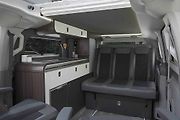 Campervan Swift Monza má i oficiální licenci Fordu. Vznikl z dodávky Transit. Kompaktní rozměry jsou stále vhodné pro rodinu.